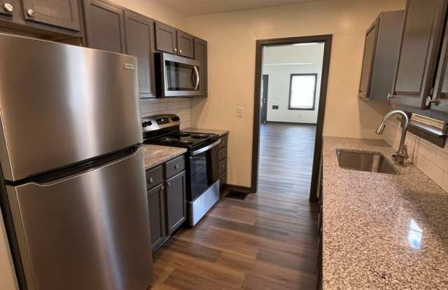 Updated 2 Bedroom, 1 1/2 Bath Home With Fenced in Backyard & 1 Car Garage! Gallery 4