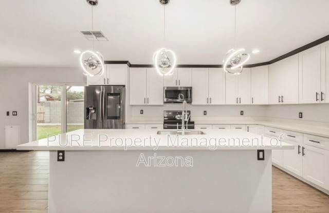 2201 E Montecito Ave photos photos