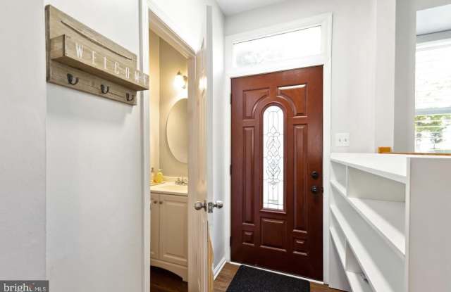 9525 CLOCKTOWER Lane Gallery 2