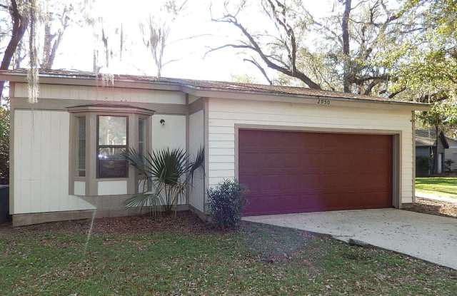 AMAZING 3/2 Killearn Home w/ Wood Floors, 2 Car Garage, Deck, Office,  Park View! $1895/month Avail June 1st! - 2950 Bay Shore Drive, Tallahassee, FL 32309
