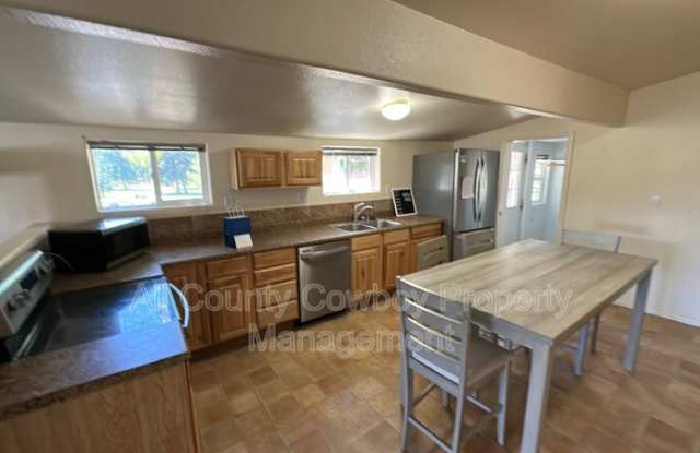 868 N. 14th St photos photos