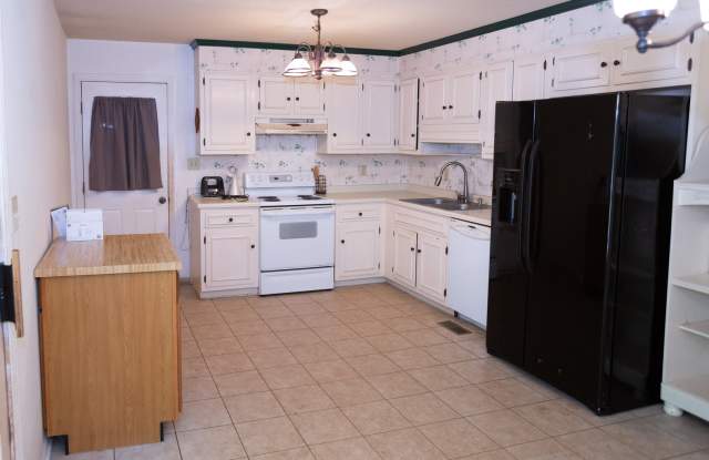 Available 3/2 house in Green Acres! photos photos