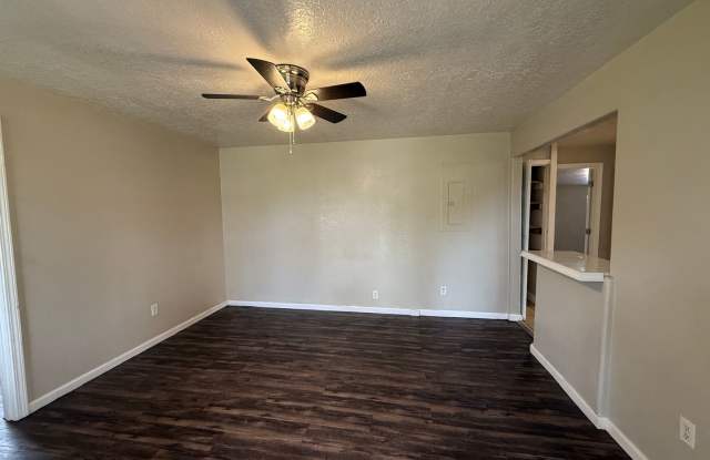 3 Bedroom! Small Dogs Okay! Gallery 3