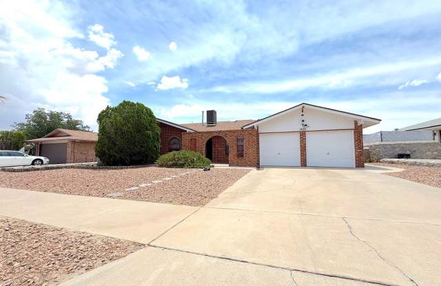 Northeast El Paso Refrig A/C  Solar 4 bed w/Mountain Views! photos photos