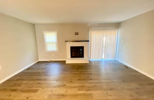 11370 CROMWELL Court Gallery 4