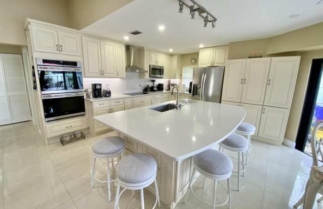 1127 E Seminole Avenue photos photos