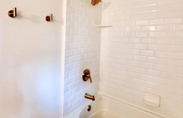 Beautiful 4 bed, 2 bath home for rent in the heart of Omaha! photos photos