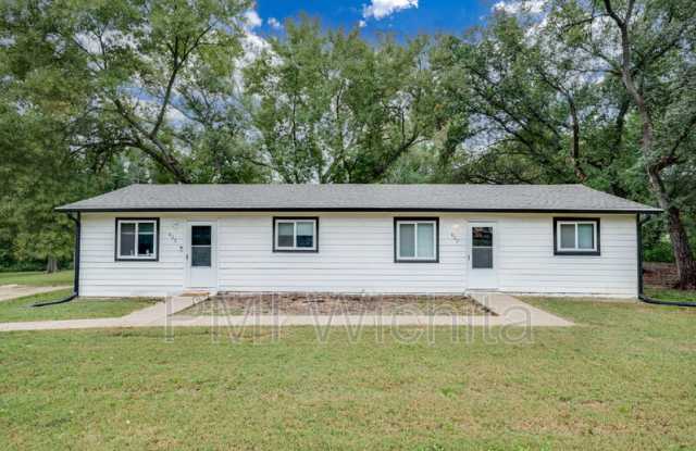 420 West Mahoney Drive - 420 West Mahoney Drive, Derby, KS 67037