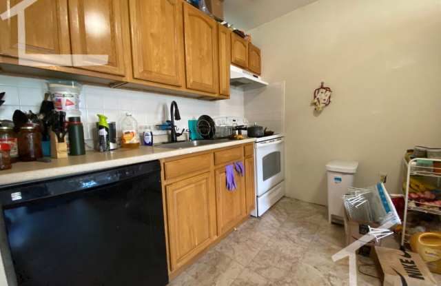 Charming 3 Bedroom- NO Broker FEE Gallery 3