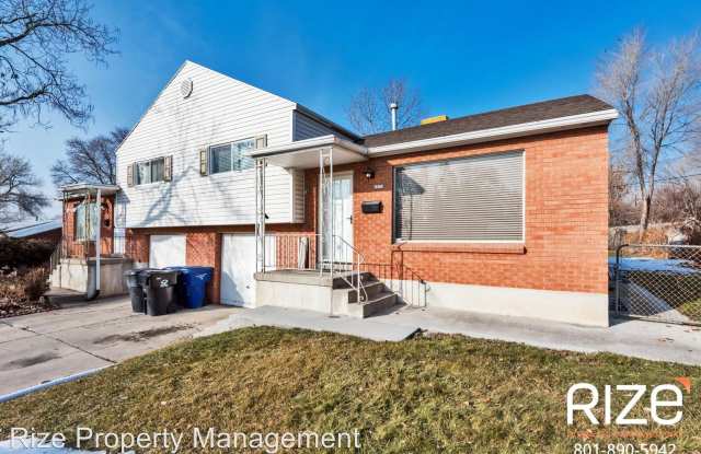 1853 Cresthill Drive Gallery 2