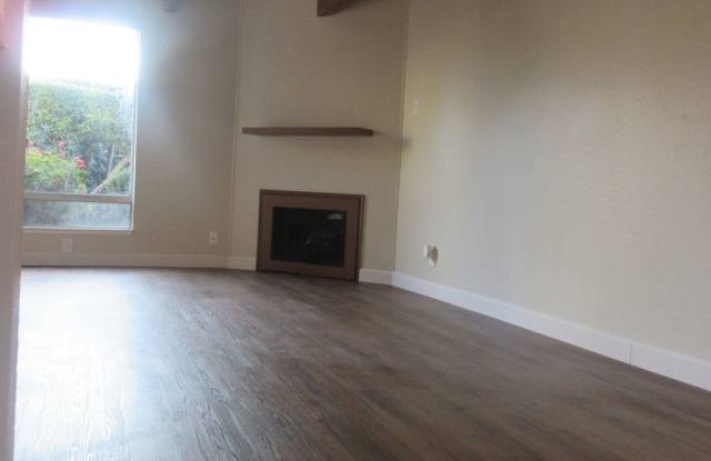 AVAILABLE NOW! Charming and Spacious Townhouse in Great Midtown Location! photos photos