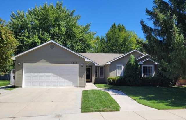 Charming 4-Bedroom Home in Eagle - Lawn Care Included! photos photos