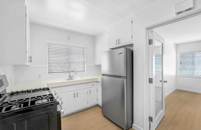 Remodeled lower studio unit on 2nd St, steps to Montana Ave and the beach!  Upgraded floors and appliances. Must see! photos photos