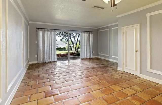1226 Villa Lane - R200 Gallery 3