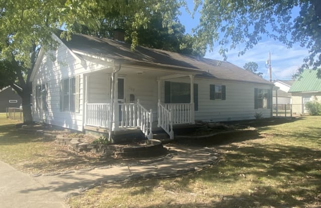 322 East Elgin Street - 322 East Elgin Street, Broken Arrow, OK 74012 322 East Elgin Street - 322 East Elgin Street, Broken Arrow, OK 74012