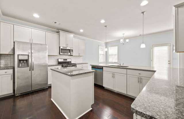 Spacious 5BR/3.5BA Home in Tallant Farms | Swim/Tennis Community Gallery 3