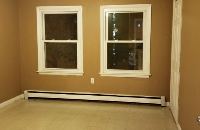 137 Arlington St Apt B - 137 Arlington Street, Lawrence, MA 01841