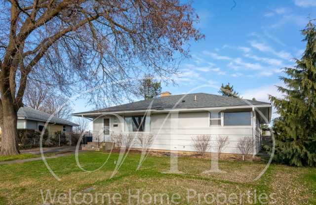 Spacious 5 Bedroom Home with Fenced Yard  Covered Parking photos photos