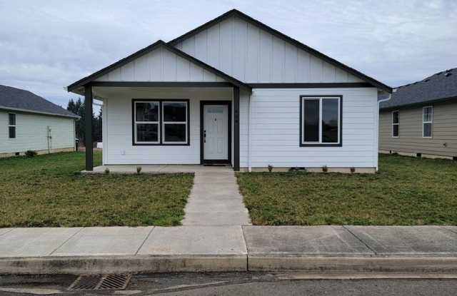 Winlock Newer Construction Home for Lease - 604 Roundtree Blvd Gallery 3