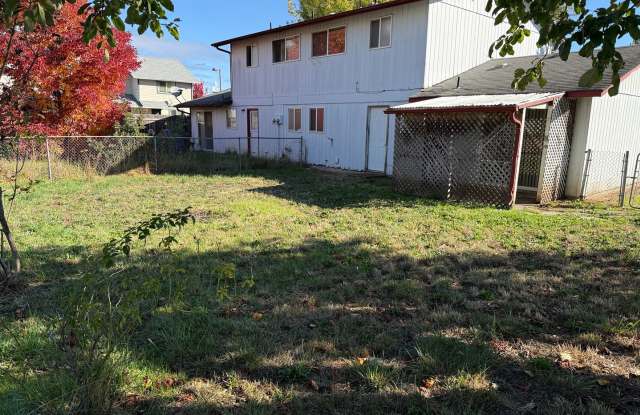 2 bed 1 1/2 bath duplex in Springfield! Gallery 4