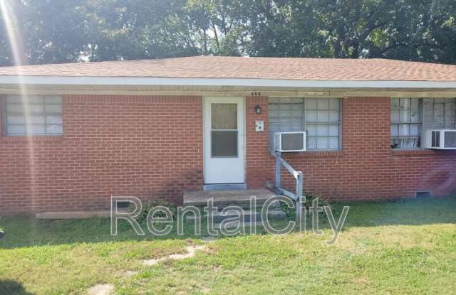 905 Harrell Ave - 905 Harrell Avenue, Dyersburg, TN 38024