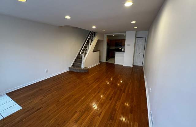 Updated Rowhome in South Philly Gallery 3