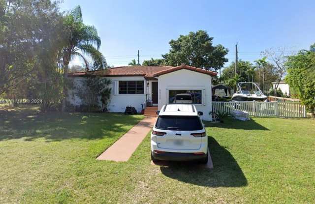 5920 SW 61st Ave - 5920 Southwest 61st Avenue, South Miami, FL 33143
