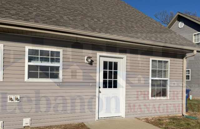 Spacious 3 Bedroom 2 Bath Townhome - 1257 Evans Road, Lebanon, MO 65536