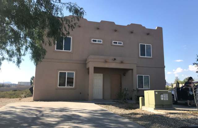 Great newer 2/3 close to everything photos photos