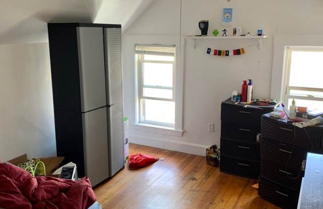 Spacious 6 Bed, 2 Bath Apartment – 17 Boulevard Terrace, Allston – 9/1/2027 Gallery 1