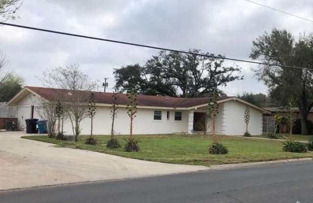 400 Jackson Avenue W photos photos