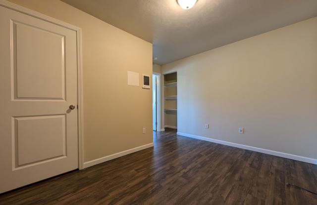 Nice 1 bed/1 bath  includes Water/Sewer/Trash! Gallery 3