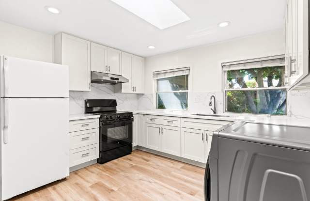 Updated 1BD/1BA Castro Valley Cottage | In-Unit Laundry & Skylight Gallery 2