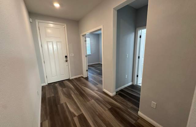 Gorgeous 4 Bedroom, 3 Bath + Office & SOLAR!! Gallery 4