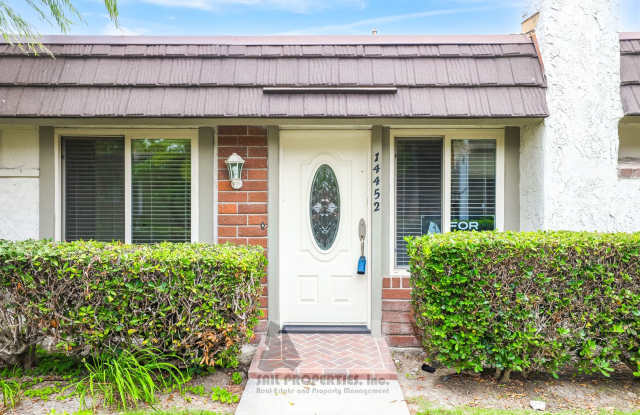 Bright Single-Story End-Unit Townhouse in Westminster! Gallery 1