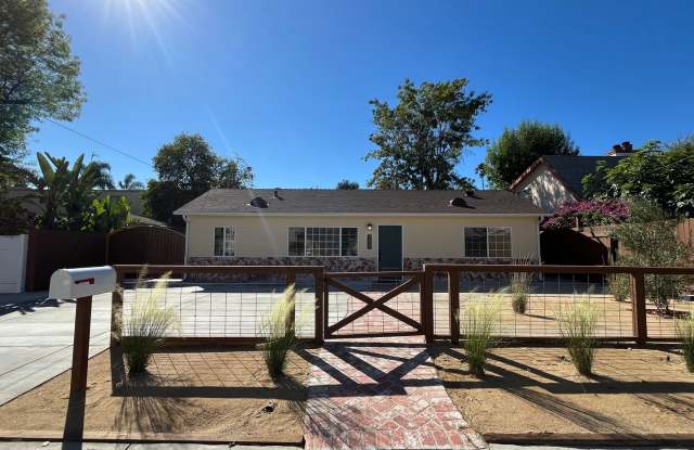 Valley Village 3+1 w/bonus room, all appliances + gardener included! photos photos