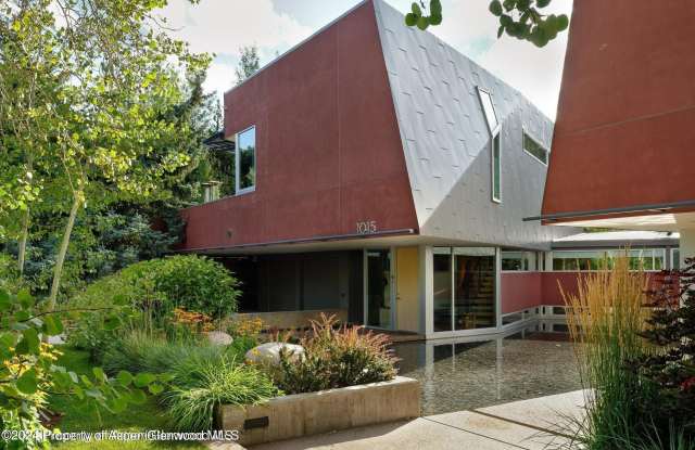 1015 Cemetery Lane Gallery 3