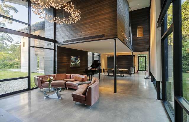1001 W Lucas Gallery 1