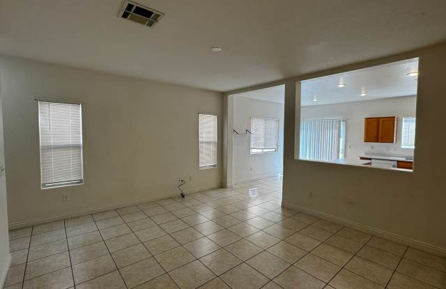 Welcome Home, Single Story 3 bedrooms, Large Backyard with Mountain Views Gallery 3