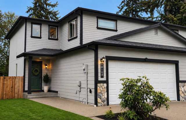 *******  DUPLEX - HUGE YARD  ********* photos photos