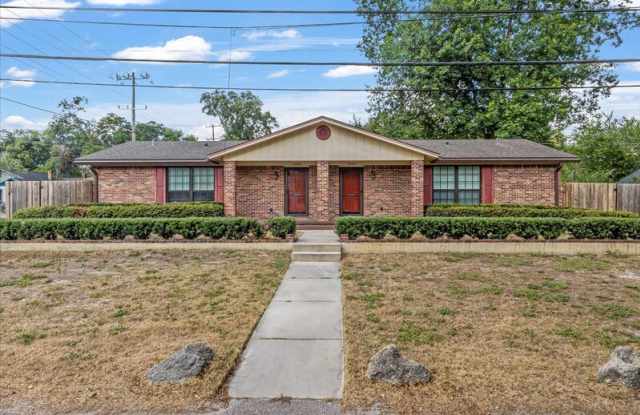 1686 Pinegrove Avenue - 1 photos photos