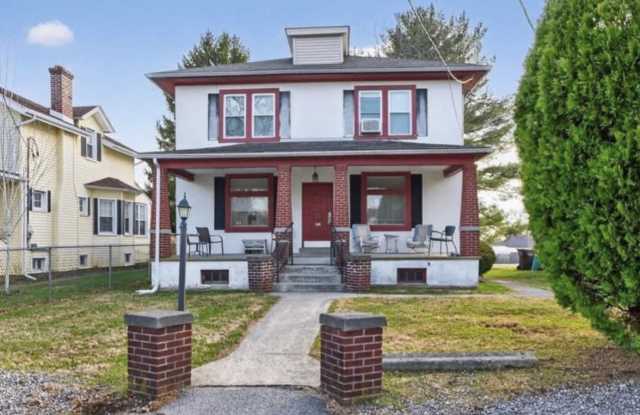 1939 Whitehall Avenue Gallery 1