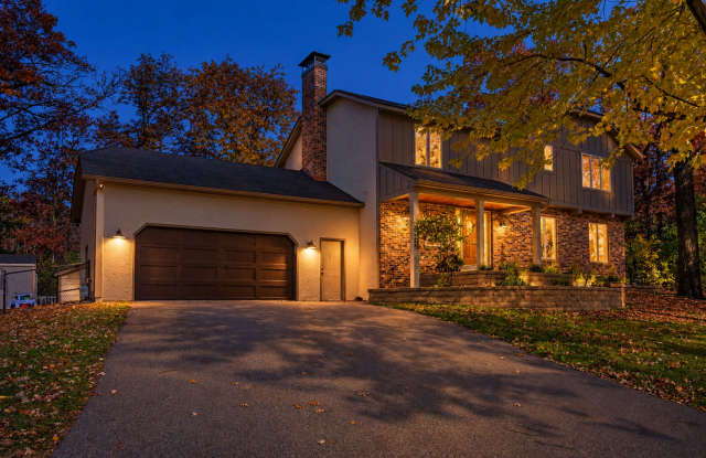 Stunning Remodeled 4BR Home w/ Pond View & 3-Seasons Porch! Gallery 1