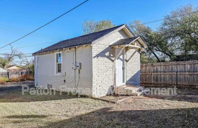 4240 SW 10th Avenue Rear photos photos