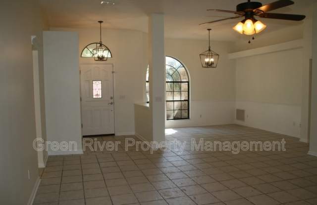 6106 Pine Avenue Gallery 3