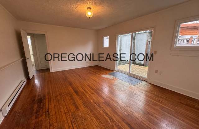 2bedroom 1 bath downtown Eugene Home Gallery 4