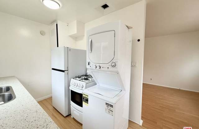 630 N Westbourne Dr photos photos