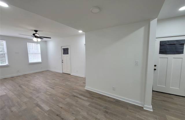 1524 B Madison Avenue Gallery 4
