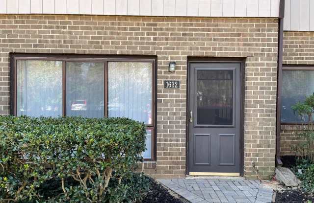 1632 WESTWIND WAY - 1632 Westwind Way, Tysons Corner, VA 22102