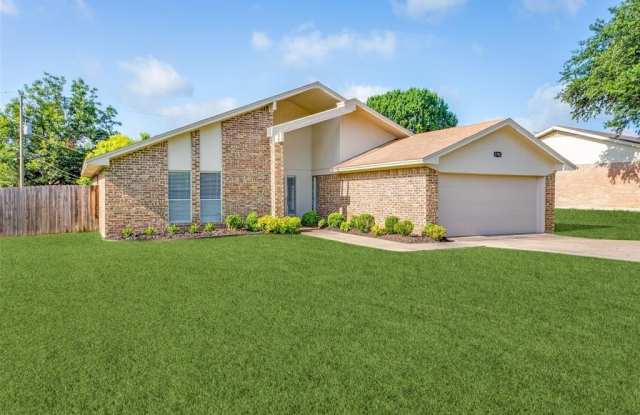 1704 Edge Hill Road - 1704 Edgehill Road, Benbrook, TX 76126